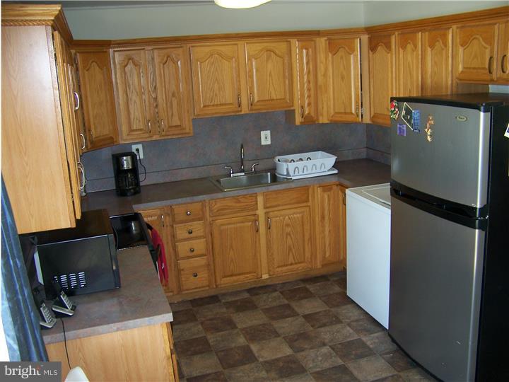 66 Queen Lily Road Levittown, PA 19057 - Photo 6 of 16 Gallery Image 6