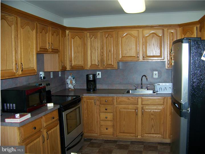 66 Queen Lily Road Levittown, PA 19057 - Photo 7 of 16 Gallery Image 7