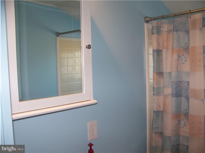 66 Queen Lily Road Levittown, PA 19057 - Photo 10 of 16 Gallery Image 10