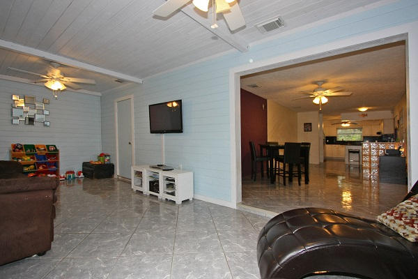 2450 Orlando Road Big Pine Key, FL 33043 - Photo 18 of 24 Living room 3