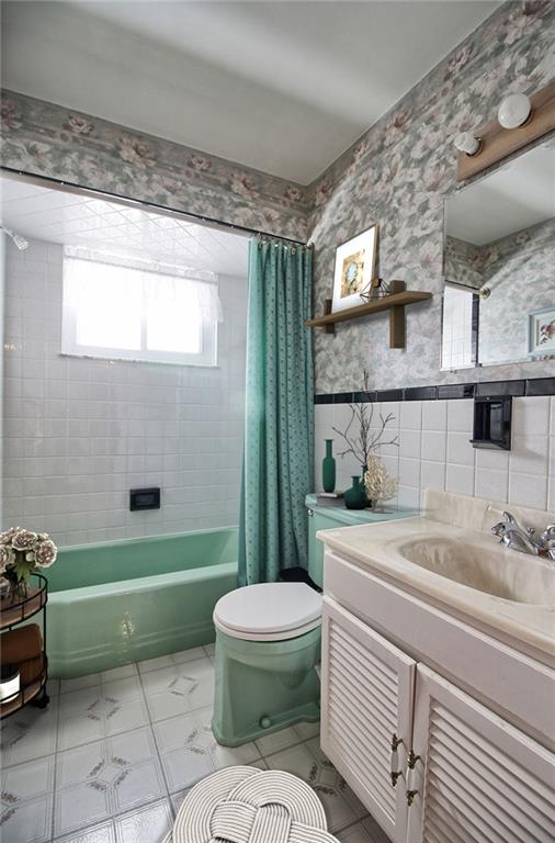 3133 Robinson Run Road McDonald, PA 15057 - Photo 10 of 24 Full bath on the upper level with tub/shower combo.
