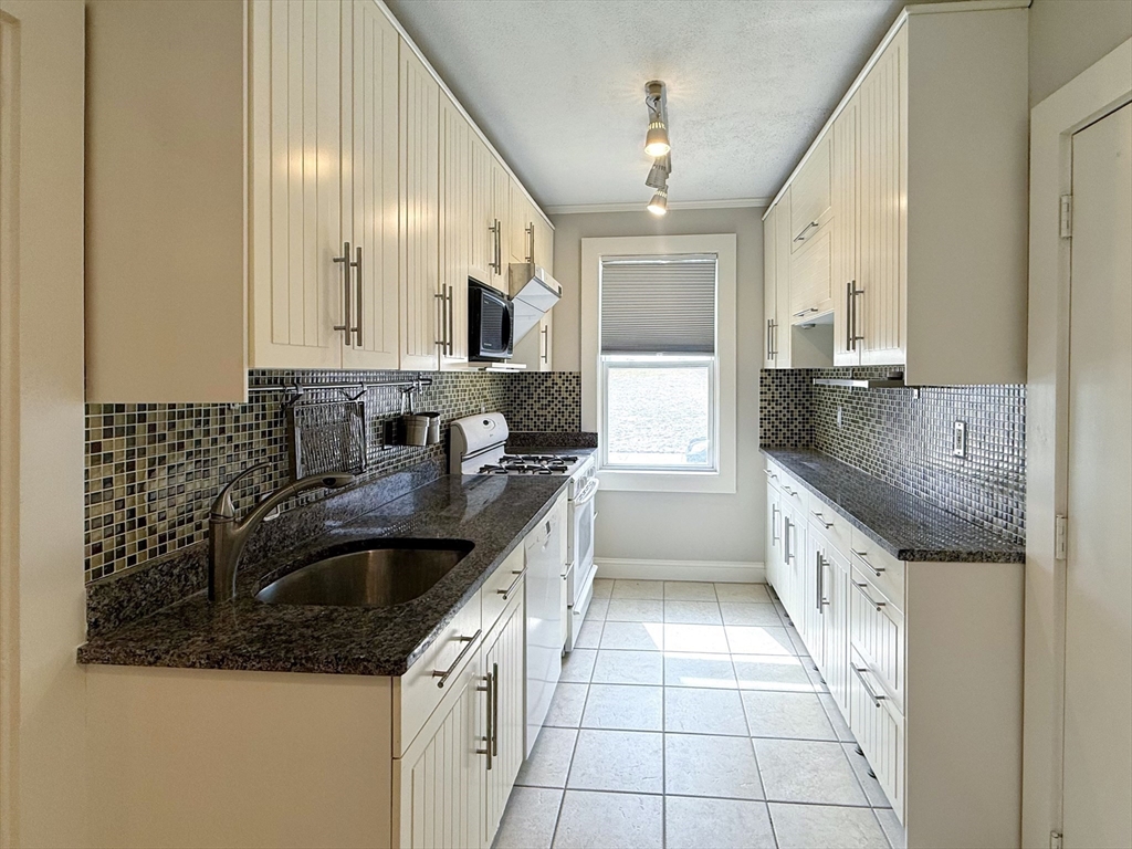 20-2 Chiswick Road, Unit 2 Boston, MA 02135 - Photo 4 of 14