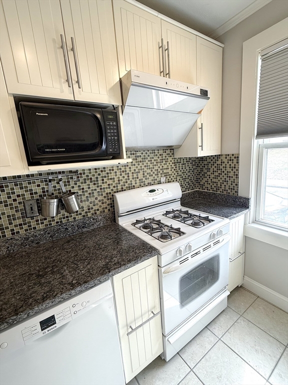 20-2 Chiswick Road, Unit 2 Boston, MA 02135 - Photo 5 of 14