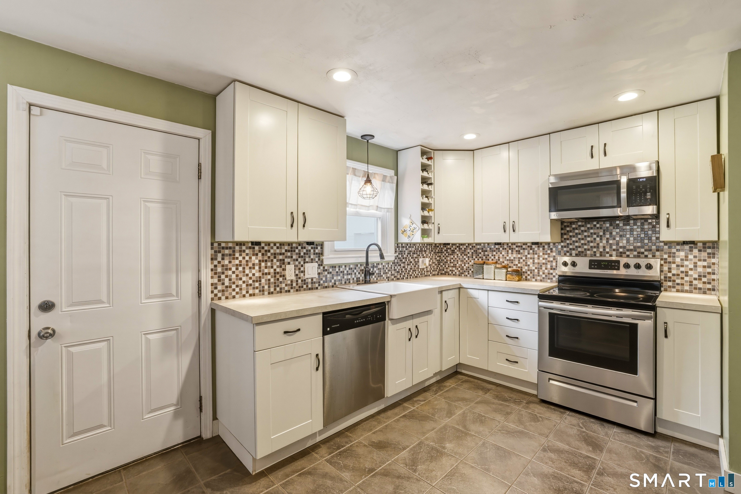 91 Berkeley Road Middletown, CT 06457 - Photo 9 of 33