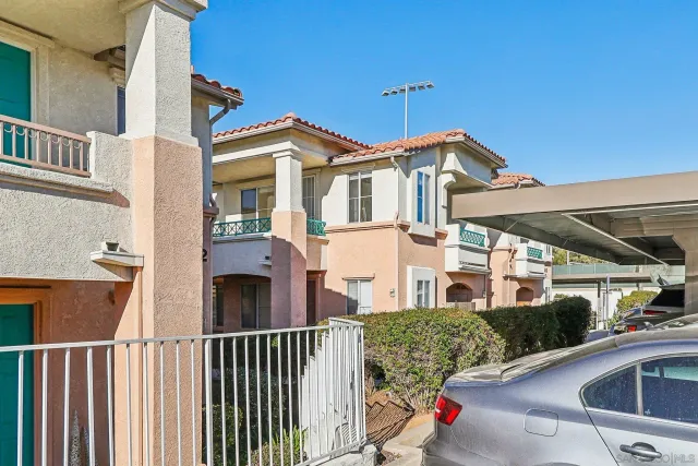 $2,000 | 11410 Via Rancho San Diego, Unit 38, El Cajon, CA 92019