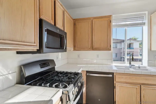 $2,000 | 11410 Via Rancho San Diego, Unit 38, El Cajon, CA 92019