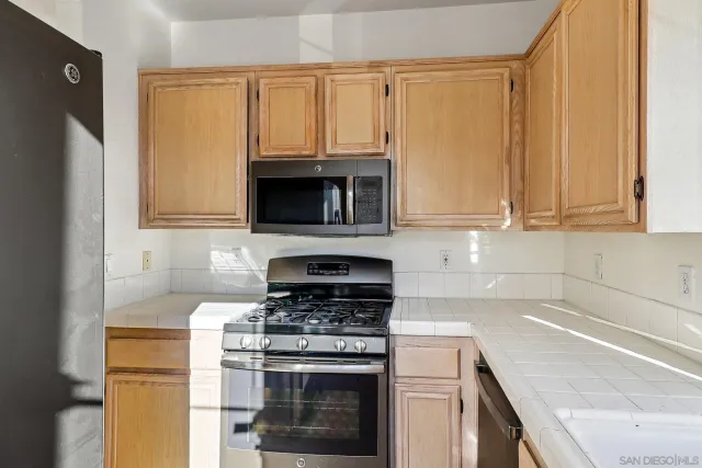 $2,000 | 11410 Via Rancho San Diego, Unit 38, El Cajon, CA 92019