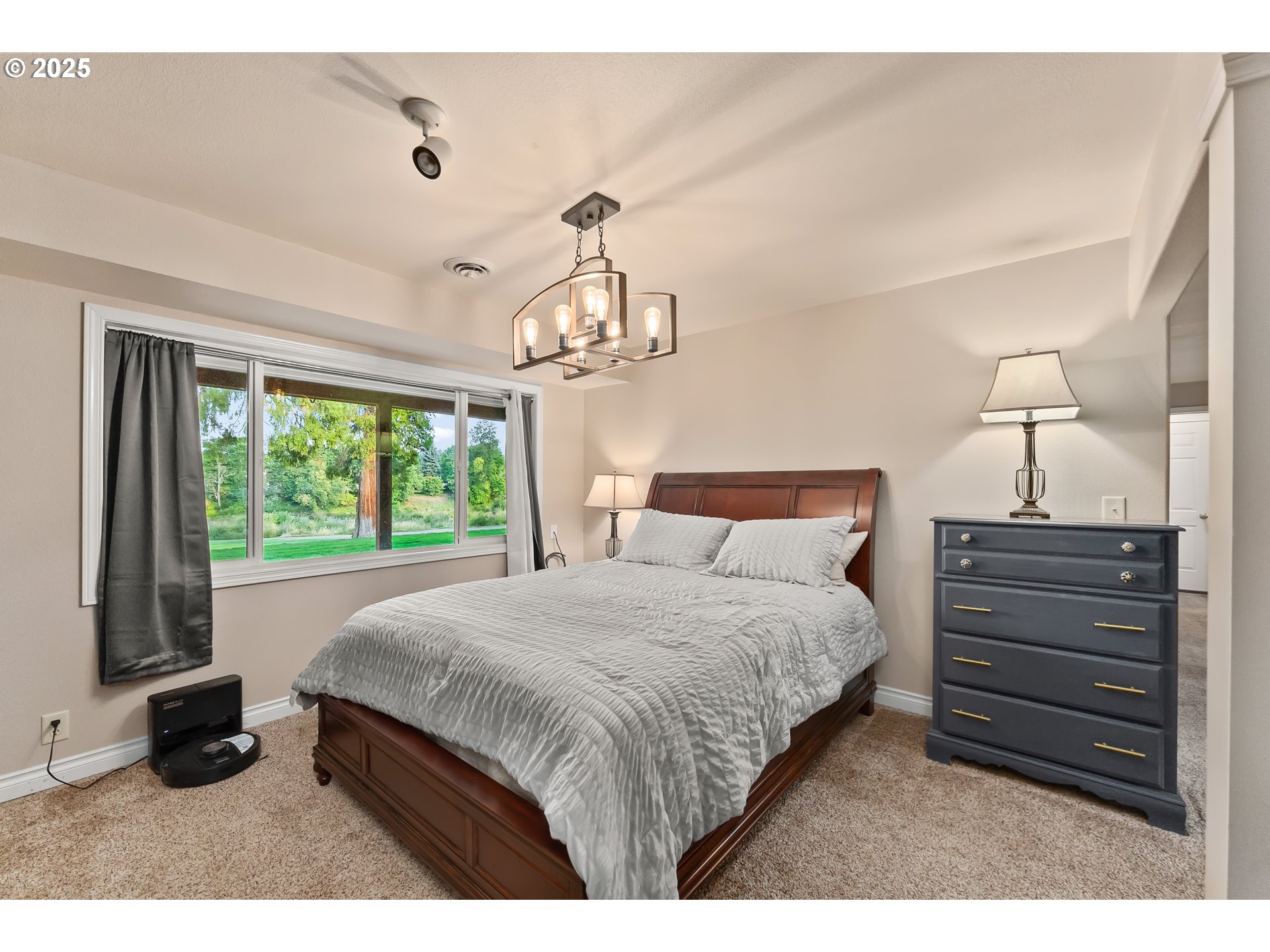 3314 Fisher Road Roseburg, OR 97471 - Photo 30 of 48 Family Room