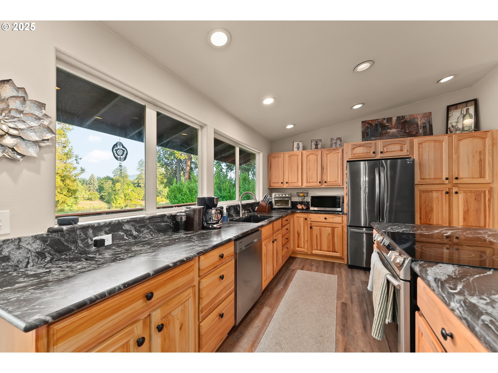 3314 Fisher Road Roseburg, OR 97471 - Photo 10 of 48 Kitchen