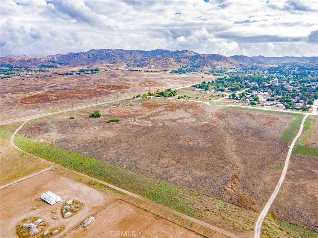 23489 Mapes Road Romoland, CA 92585 - Photo 5 of 8