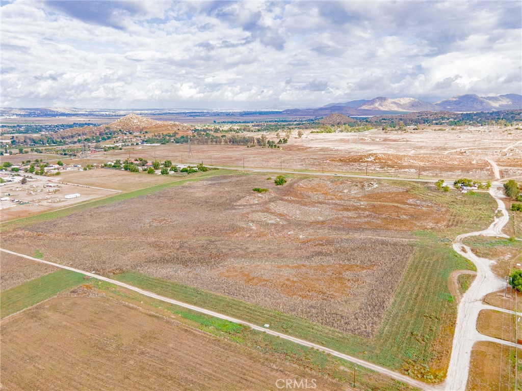 23489 Mapes Road Romoland, CA 92585 - Photo 6 of 8