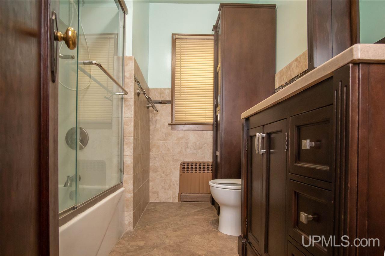 229 South Lincoln Road Escanaba, MI 49829 - Photo 13 of 31 Gallery Image 13