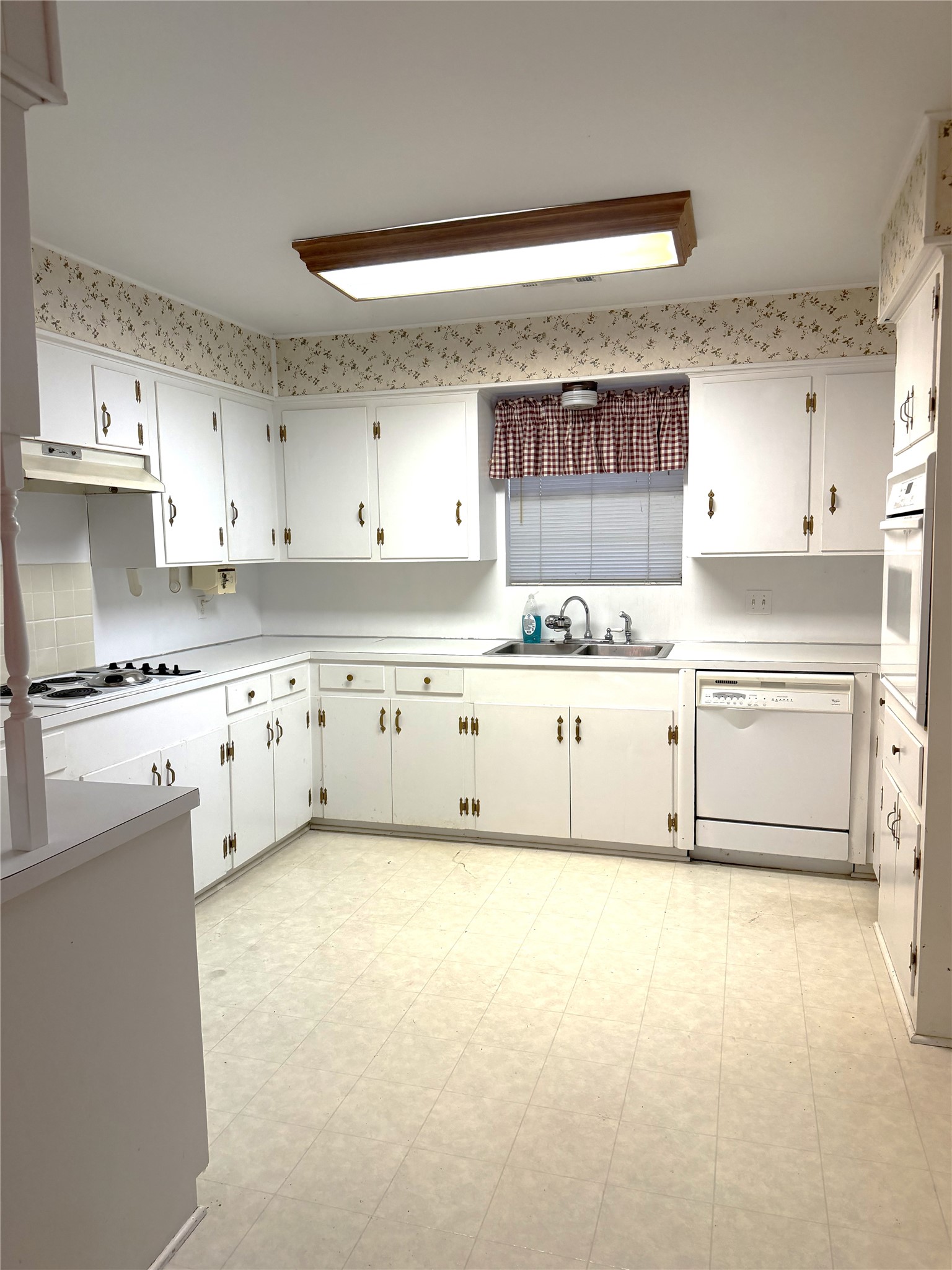 1036 8th Street Hempstead, TX 77445 - Photo 5 of 27 Kitchen