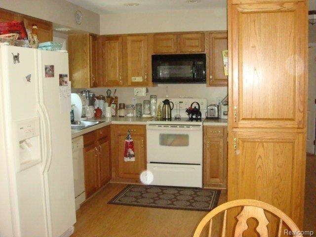 7533 Sand Road Pigeon, MI 48755 - Photo 2 of 9 kitchen.jpg