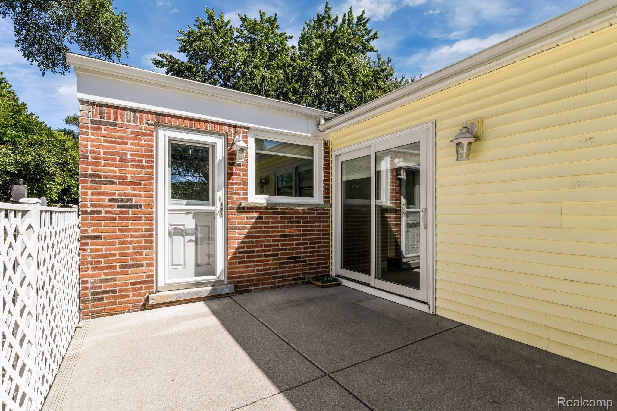 1389 North Pine Street Rochester, MI 48307 - Photo 23 of 28 1389+N+Pine+St+Rochester+Hills-24-web.jpg
