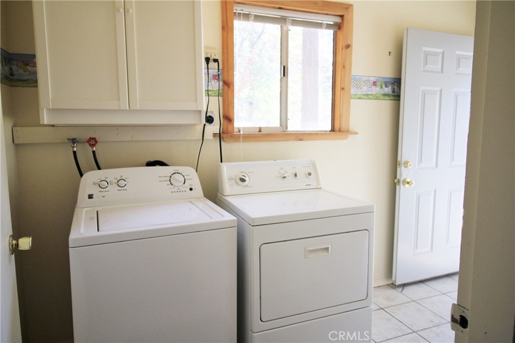 268 Milsap Bar Road Berry Creek, CA 95916 - Photo 15 of 47 a utility room with dryer and washer