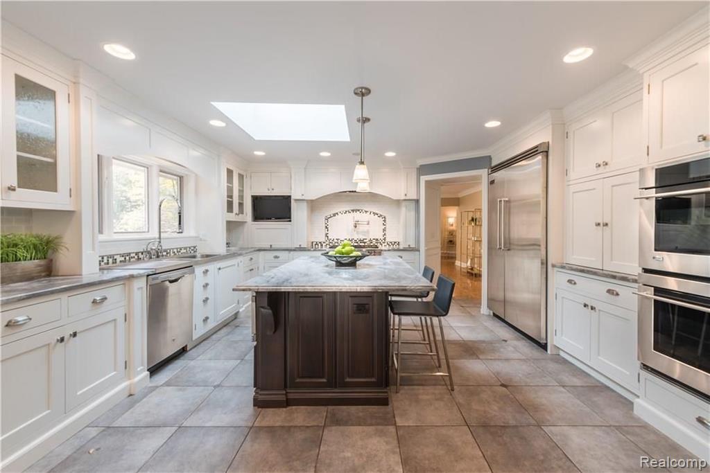 570 Haverhill Road Bloomfield Hills, MI 48304 - Photo 10 of 32