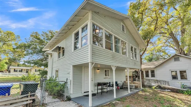 a view of a yard and front of house