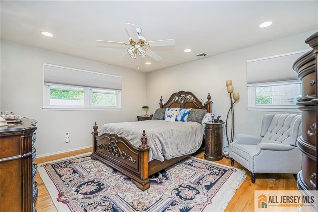 27 Woodmere Road North Brunswick, NJ 08902 - Photo 19 of 39 Gallery Image 19