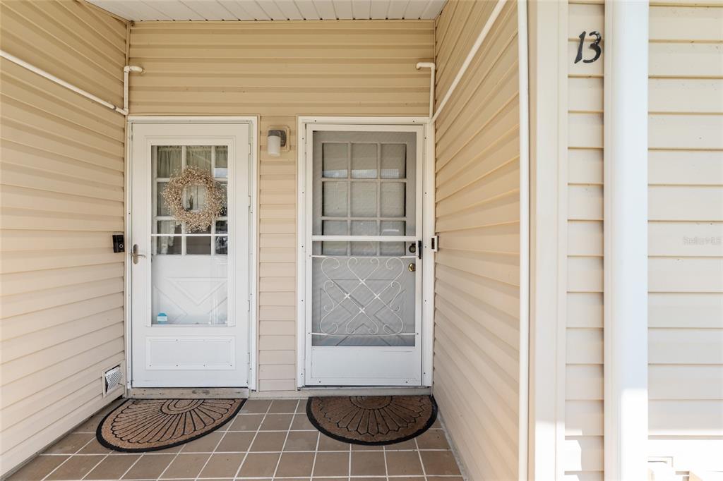 11001 Southeast Sunset Harbor Road, Unit B13 Summerfield, FL 34491 - Photo 6 of 50 a front view of a house