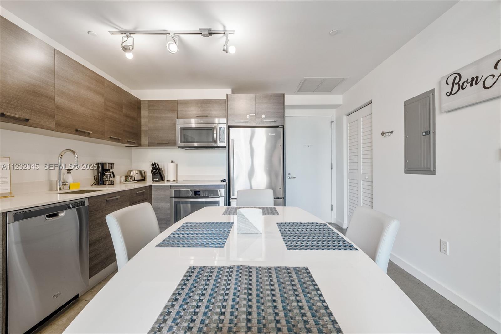 151 Southeast 1st Street, Unit 809 Miami, FL 33131 - Photo 16 of 45
