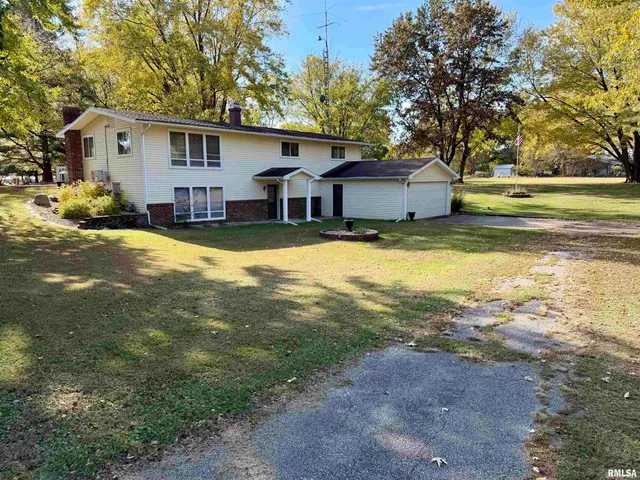 $319,000 | 990 William Drive, Knoxville, IL 61448