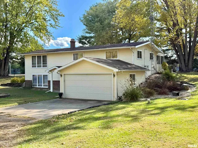 $319,000 | 990 William Drive, Knoxville, IL 61448