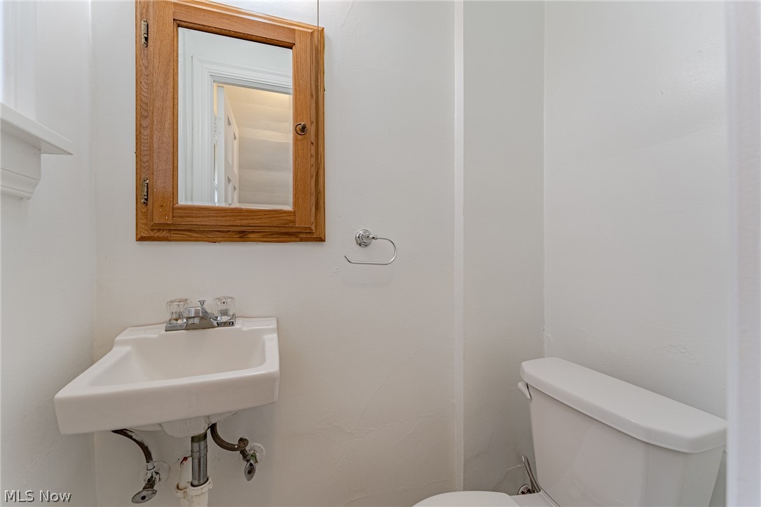 2399 Eardley Road Cleveland, OH 44118 - Photo 16 of 33 Gallery Image 16