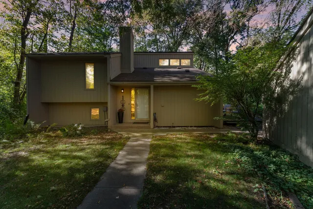 $319,900 | 1805 Archer Lane North, Plymouth, MN 55447