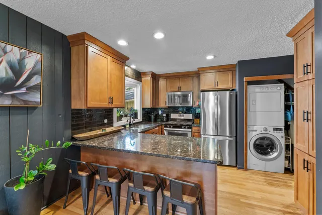 $319,900 | 1805 Archer Lane North, Plymouth, MN 55447