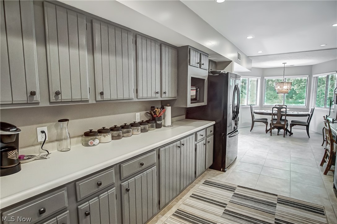 622 Hampton Ridge Drive Akron, OH 44313 - Photo 26 of 45 Eat in Kitchen with view of the park