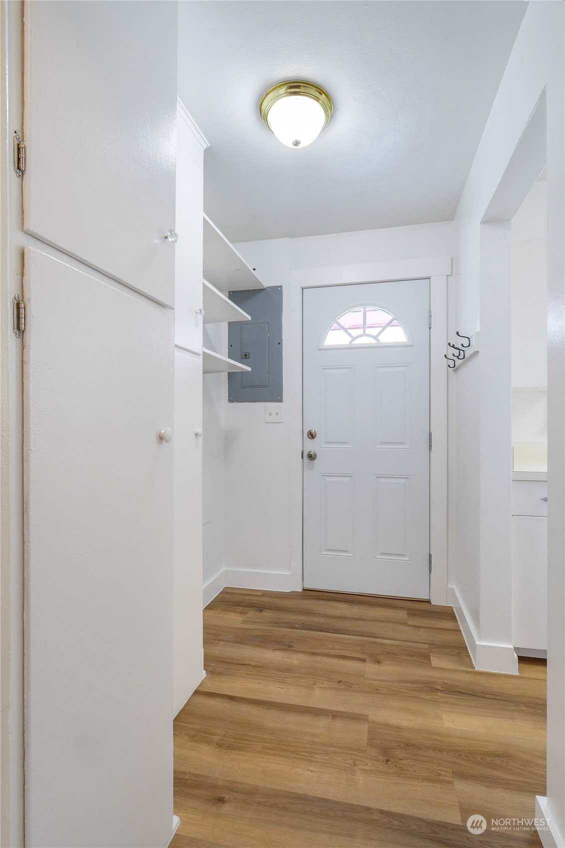 233 Statter Road Ephrata, WA 98823 - Photo 13 of 31 a view of a room with wooden floor