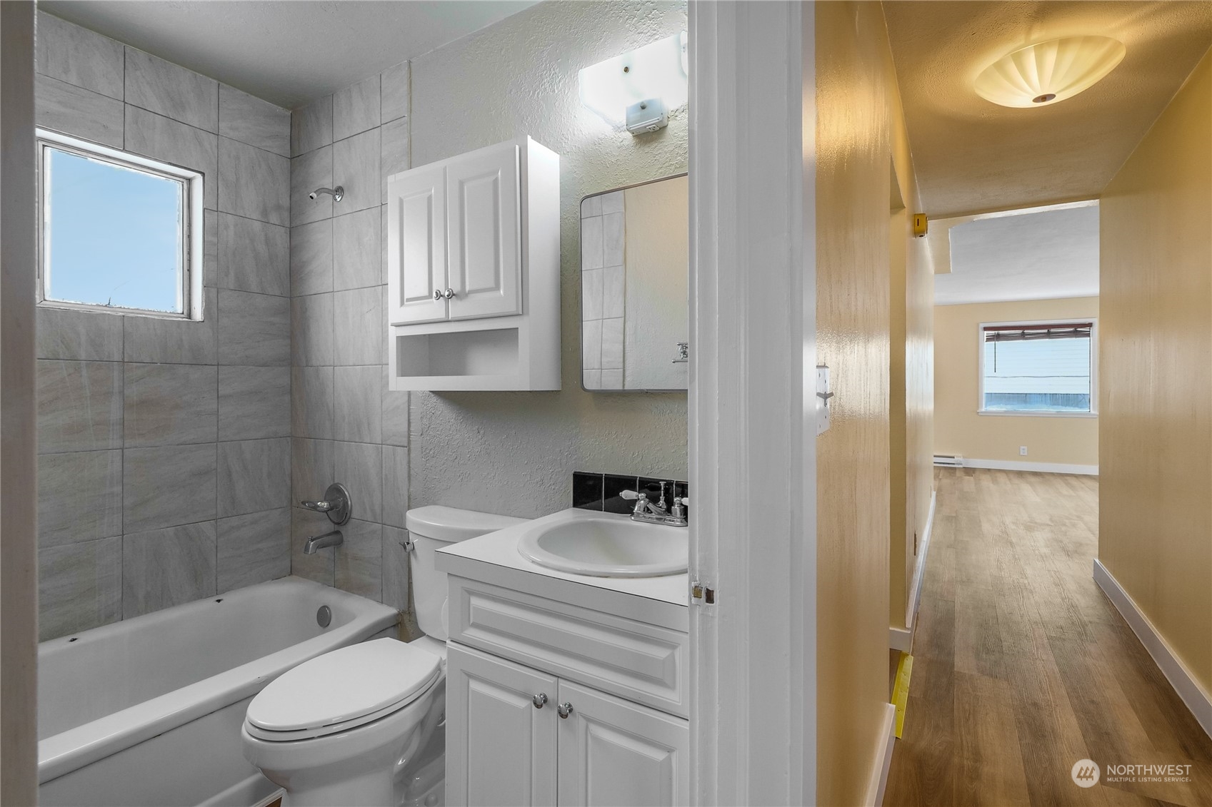 233 Statter Road Ephrata, WA 98823 - Photo 14 of 31 a bathroom with a bathtub shower sink mirror and toilet