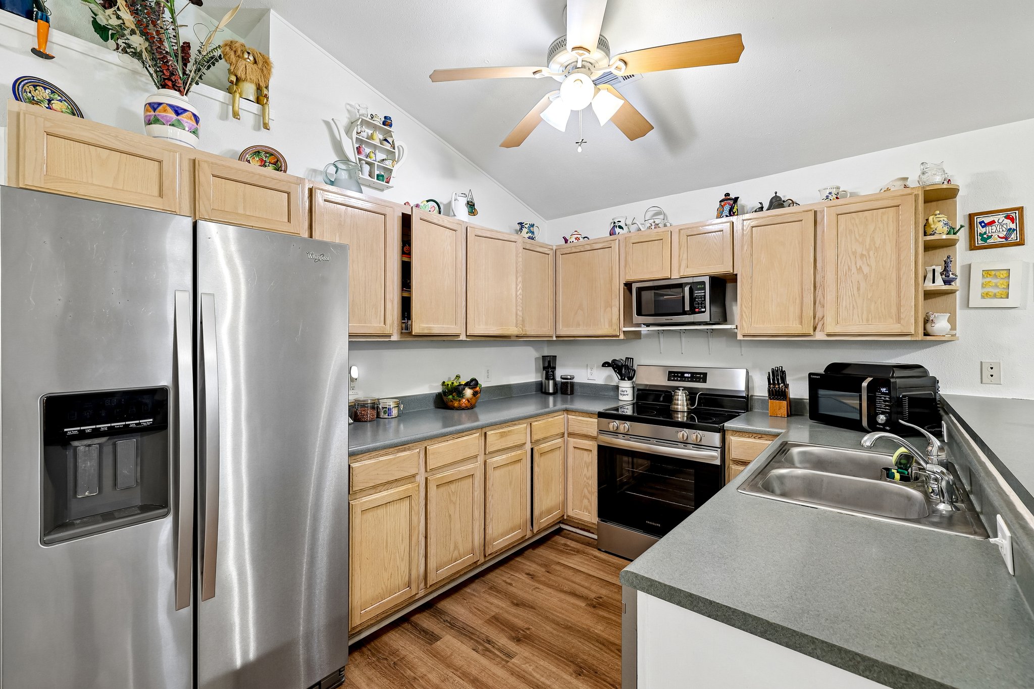 94 Louise Street Elgin, TX 78621 - Photo 10 of 38