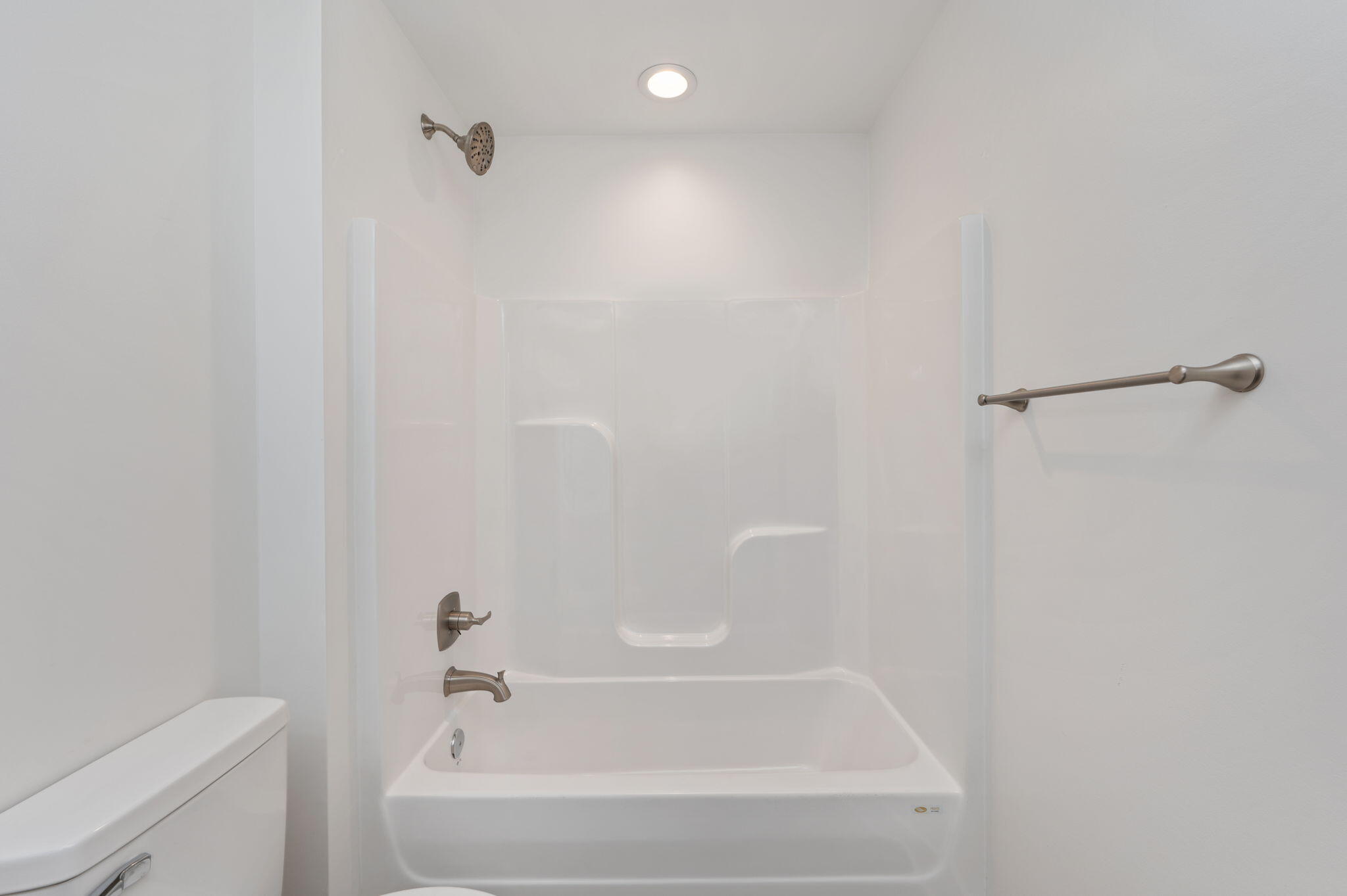 68 Iris Lane DeFuniak Springs, FL 32433 - Photo 19 of 34 a bathroom with a bathtub