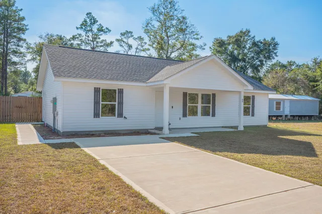 $1,800 | 68 Iris Lane, DeFuniak Springs, FL 32433