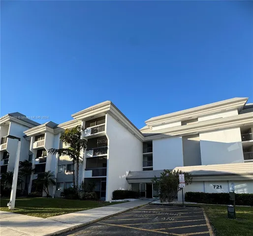 $2,350 | Jacaranda, Plantation, FL 33324