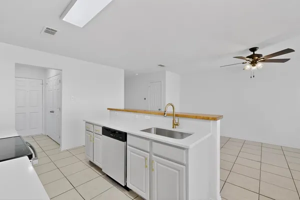 $1,650 | 4502 Alamosa Street, Fort Worth, TX 76119