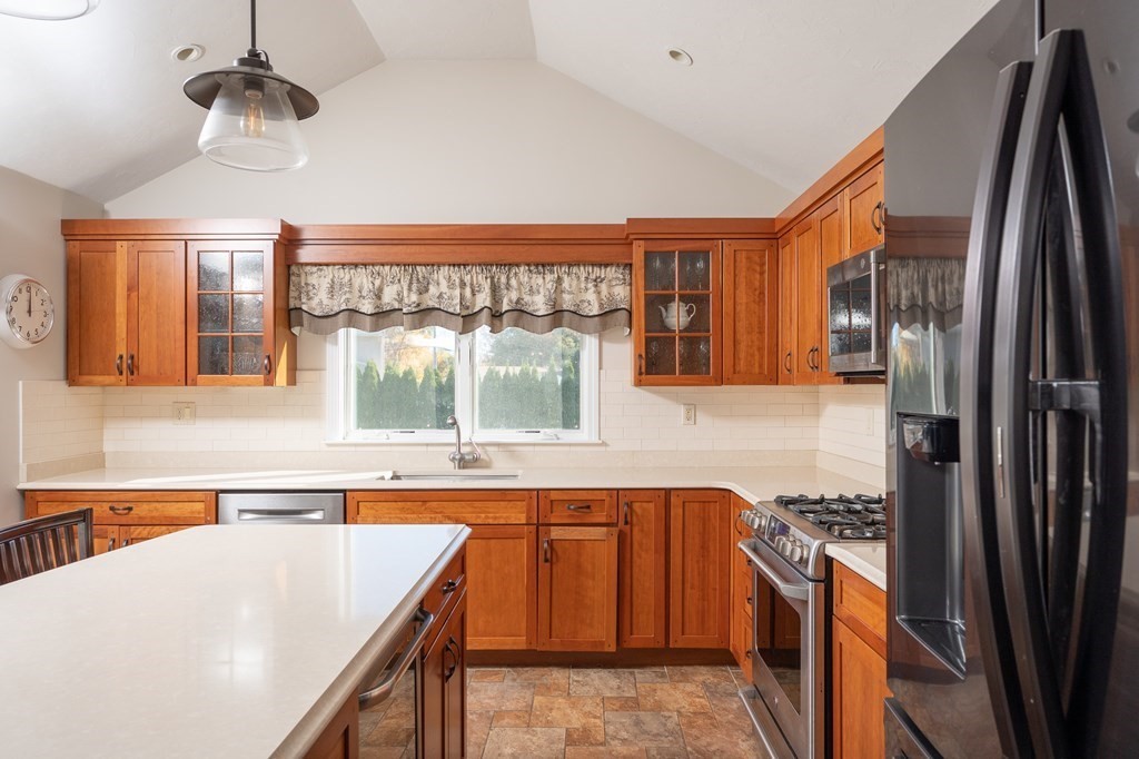 19 Crestview Road Waltham, MA 02451 - Photo 10 of 32