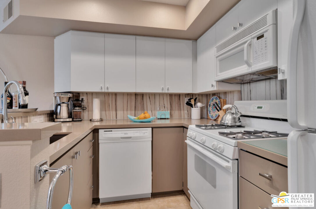 1555 North Chaparral Road, Unit 312 Palm Springs, CA 92262 - Photo 4 of 24