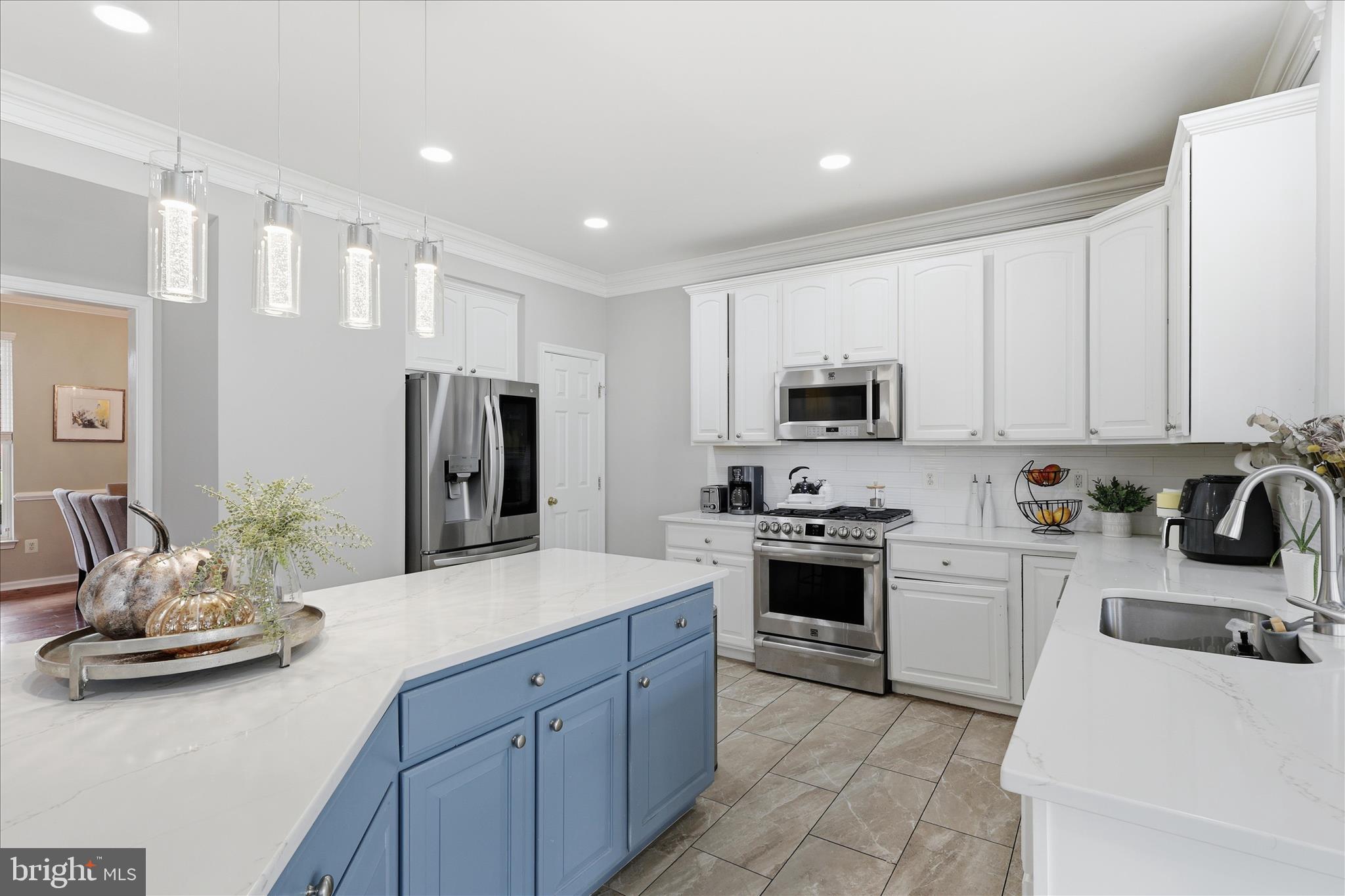 6711 Selbourne Lane Gainesville, VA 20155 - Photo 14 of 55 a kitchen with stainless steel appliances a sink dishwasher stove refrigerator and cabinets with wooden floor