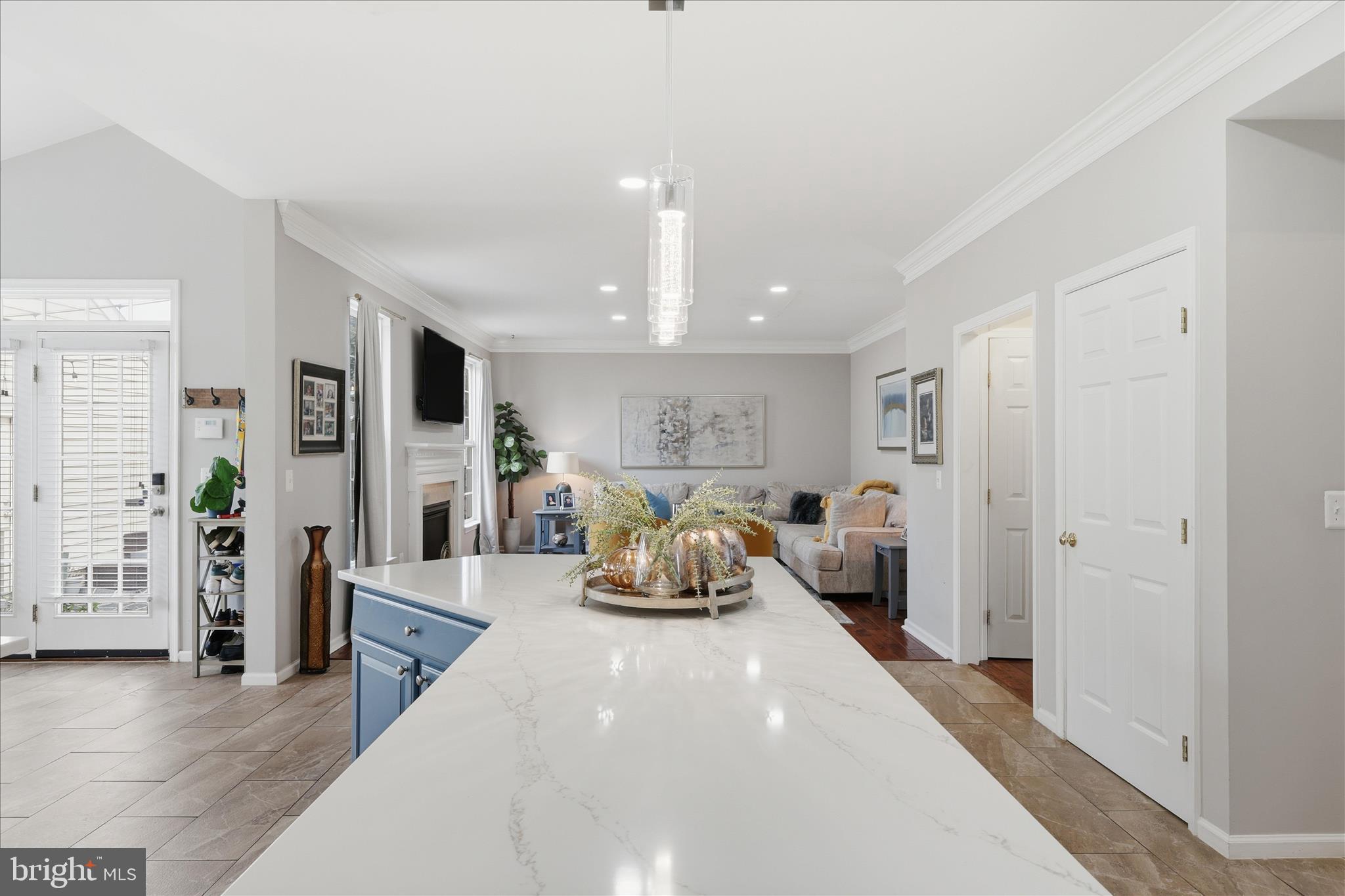 6711 Selbourne Lane Gainesville, VA 20155 - Photo 16 of 55 a very nice looking room with a large window