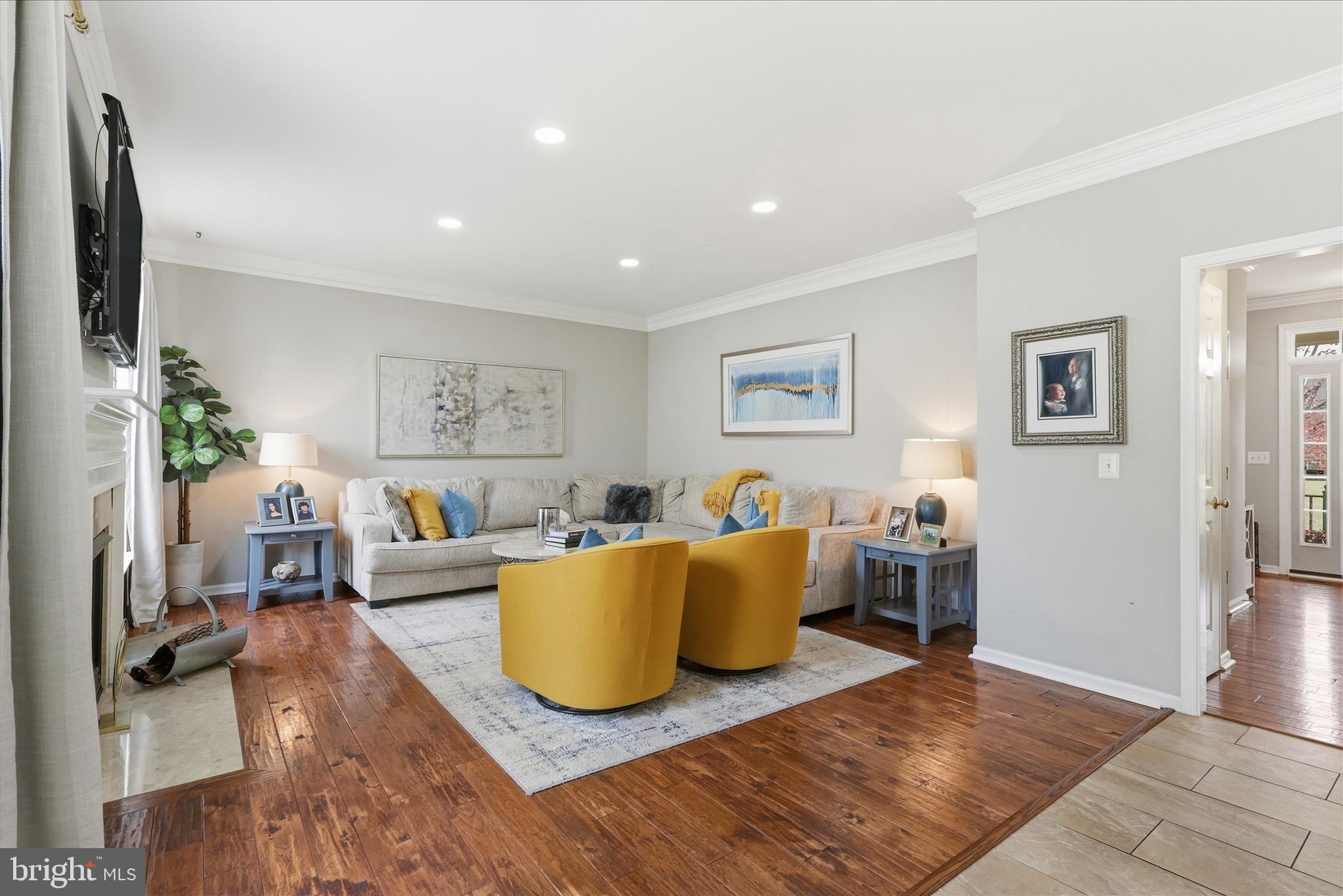 6711 Selbourne Lane Gainesville, VA 20155 - Photo 20 of 55 a living room with furniture and a table
