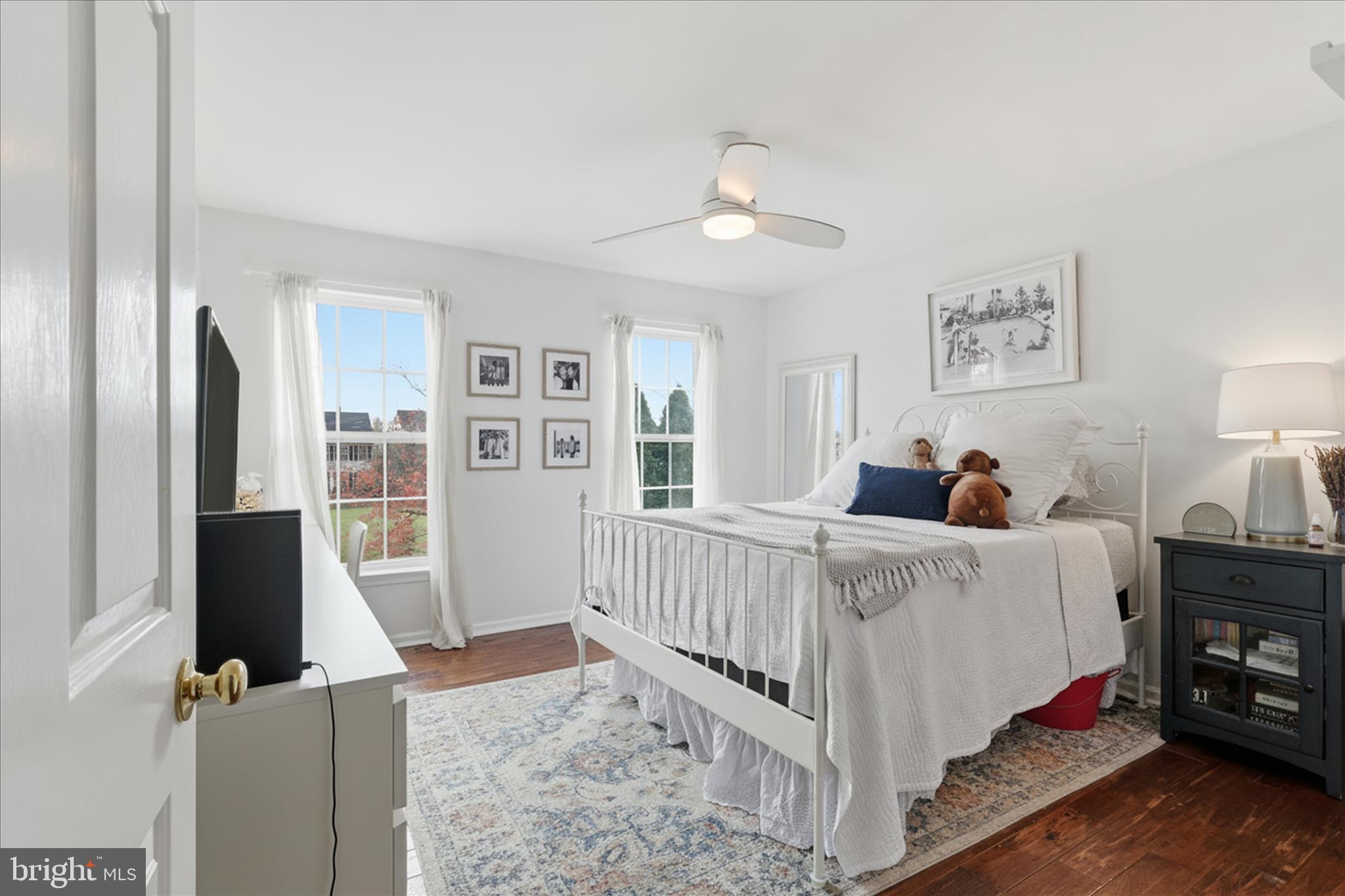 6711 Selbourne Lane Gainesville, VA 20155 - Photo 35 of 55 a bed room with furniture and a flat screen tv
