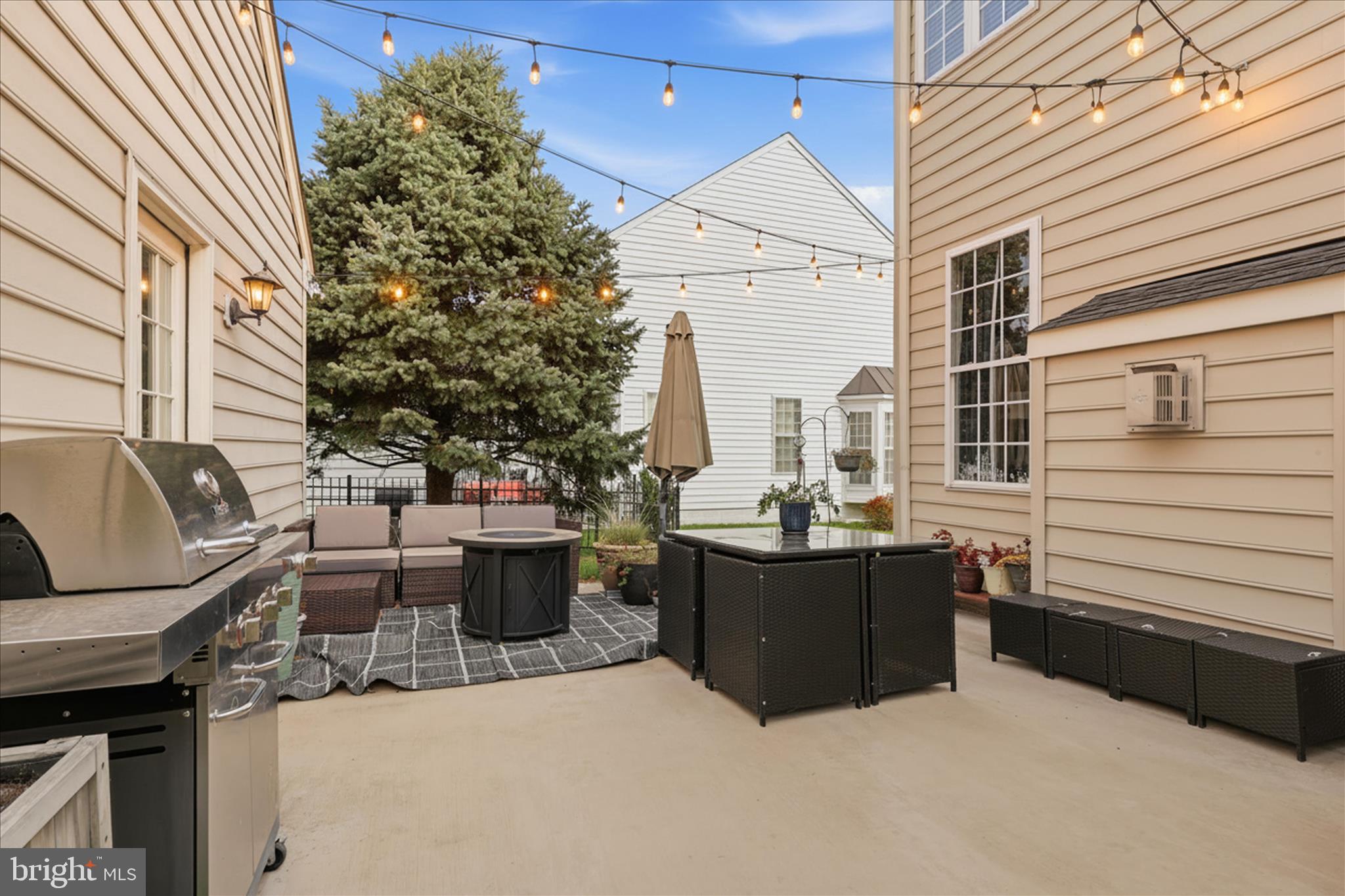 6711 Selbourne Lane Gainesville, VA 20155 - Photo 43 of 55 a outdoor space view with a sitting space
