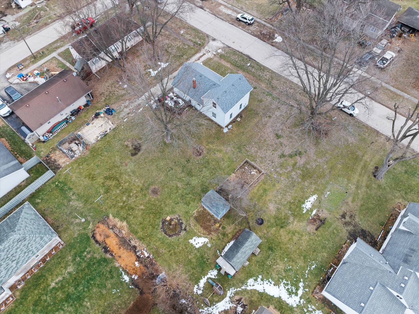 303 South Jackson Street Gardner, IL 60424 - Photo 25 of 29 an aerial view of a house with a yard