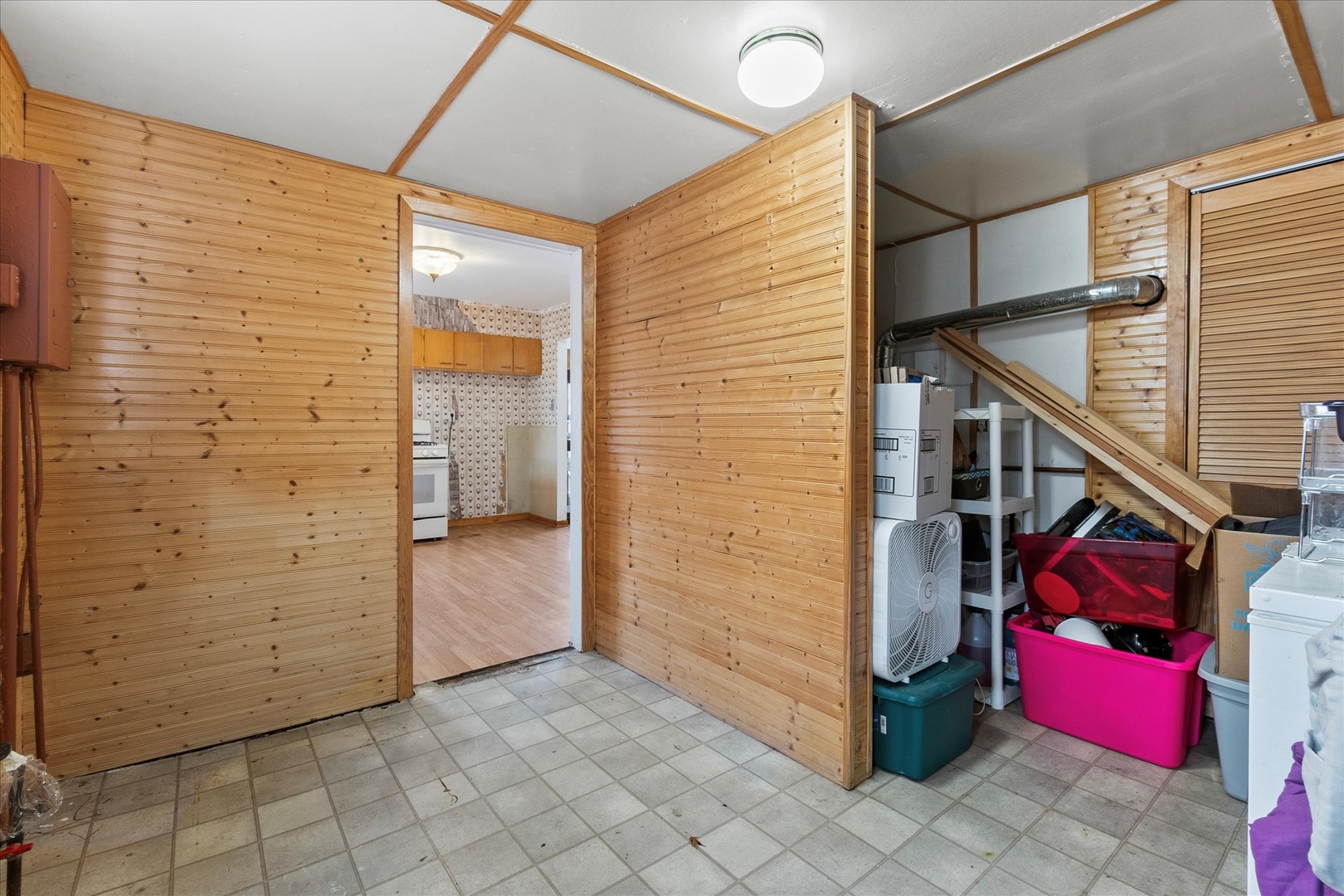 303 South Jackson Street Gardner, IL 60424 - Photo 5 of 29 a view of door