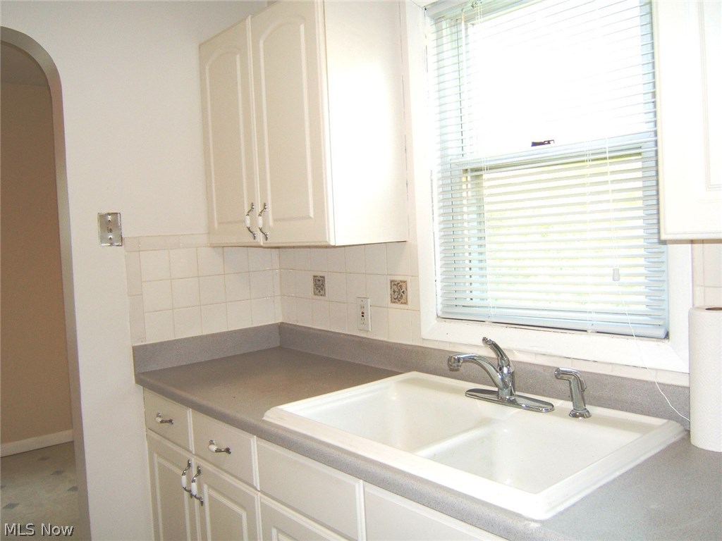 24304 Knickerbocker Road Bay Village, OH 44140 - Photo 11 of 28 Gallery Image 11