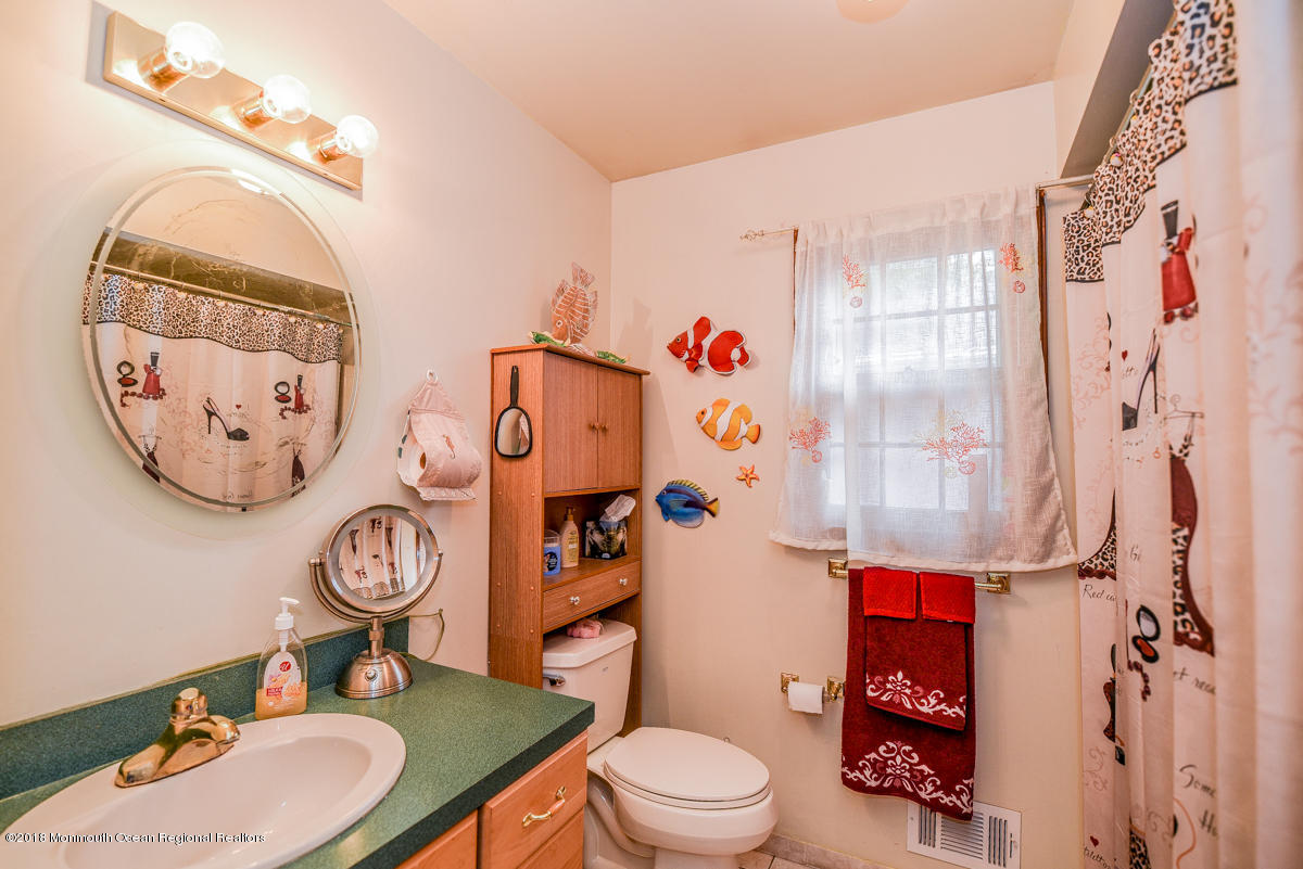 88 Pinewood Road Toms River, NJ 08753 - Photo 11 of 13 pinewood-25