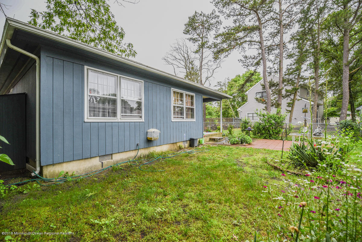 88 Pinewood Road Toms River, NJ 08753 - Photo 12 of 13 pinewood-37